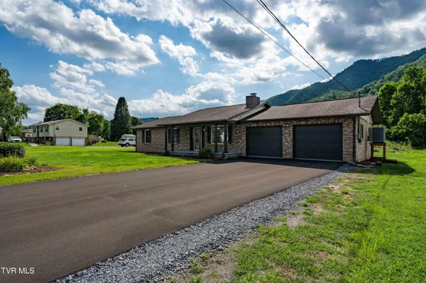 $275,000 | 157 Spring Street, Hampton, TN 37658