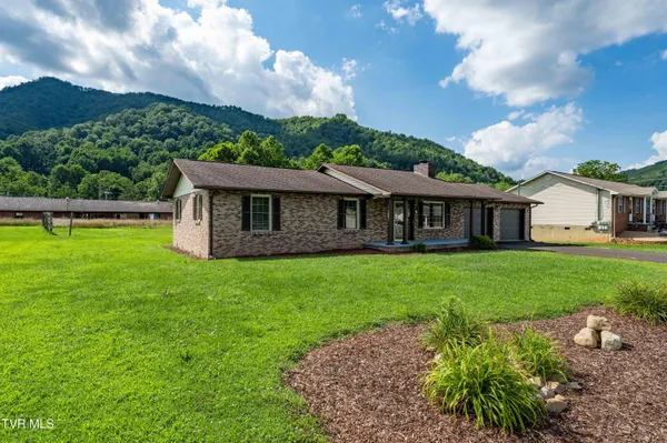 $275,000 | 157 Spring Street, Hampton, TN 37658