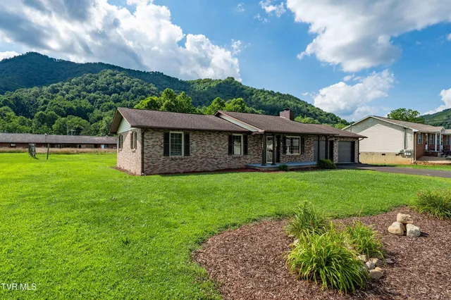 $275,000 | 157 Spring Street, Hampton, TN 37658