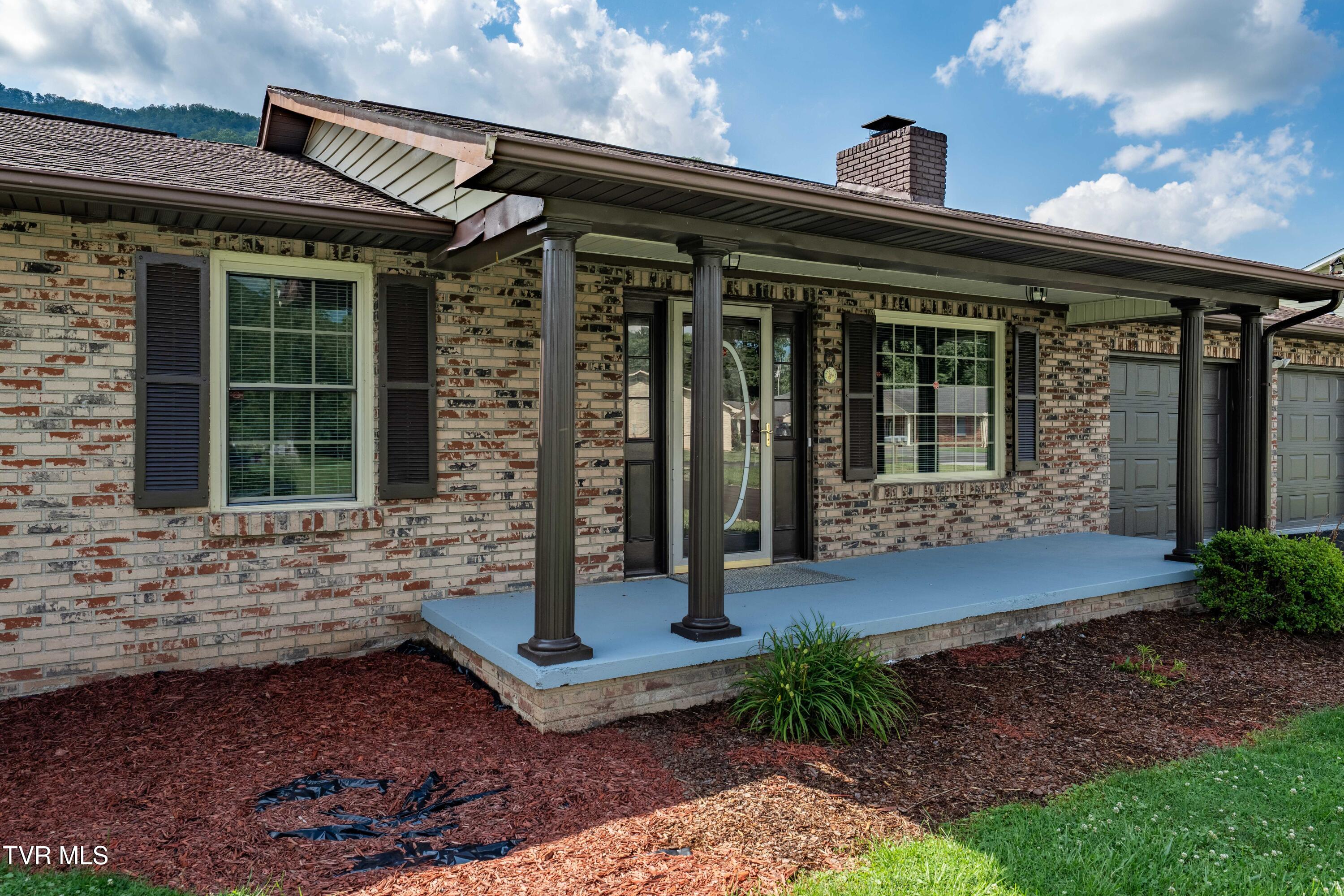 157 Spring Street Hampton, TN 37658 - Photo 4 of 44 157 Spring Street (4 of 43)