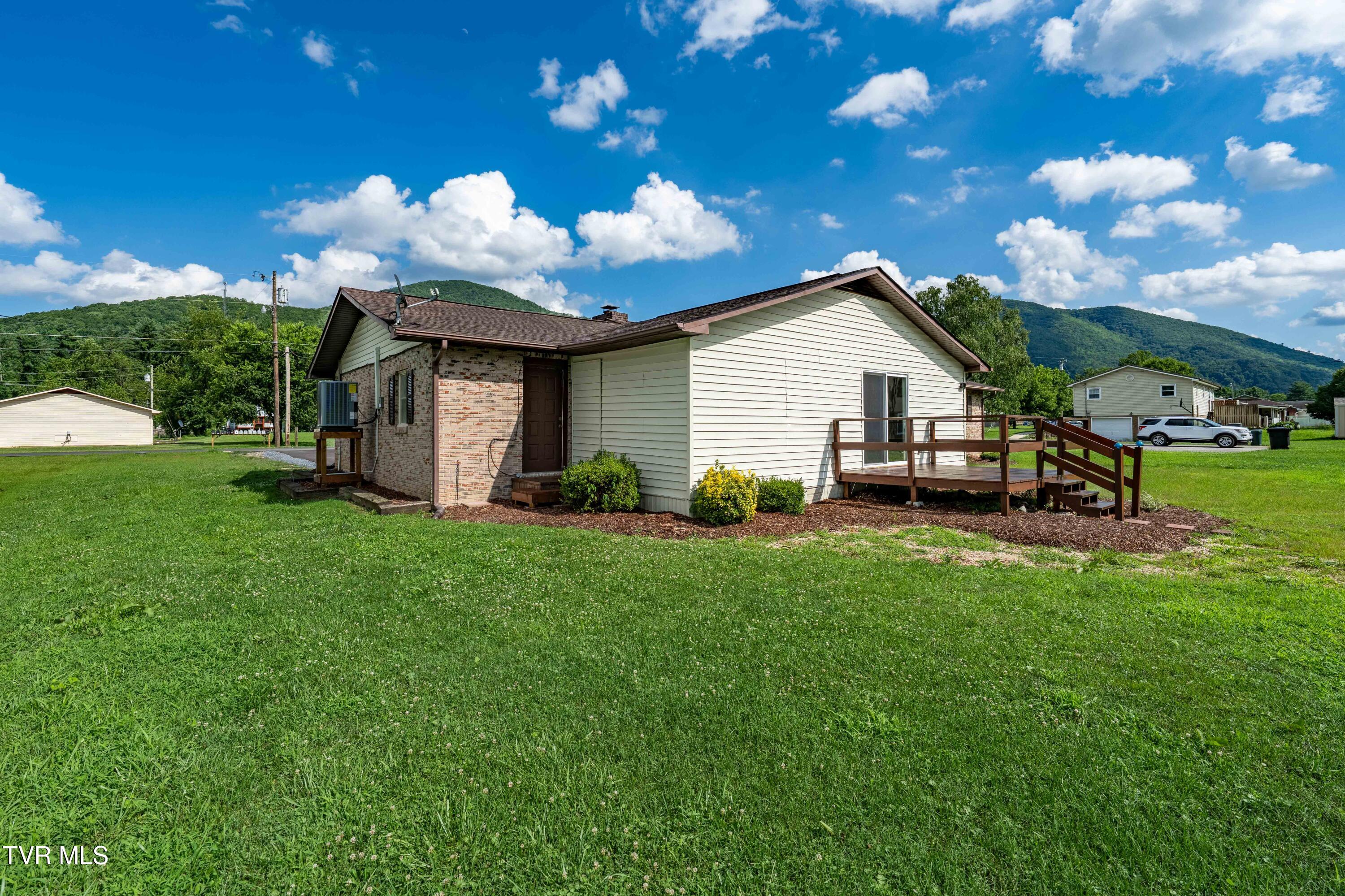 157 Spring Street Hampton, TN 37658 - Photo 10 of 44 157 Spring Street (10 of 43)