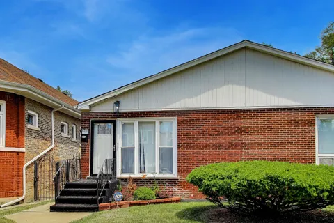 $255,000 | 6751 South St Lawrence Avenue, Chicago, IL 60637