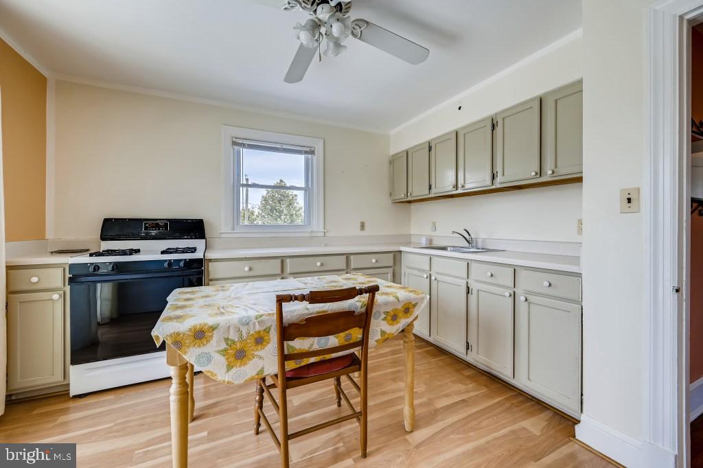 1217 Ten Oaks Road Baltimore, MD 21227 - Photo 19 of 33 Kitchen 2 (2nd fl)