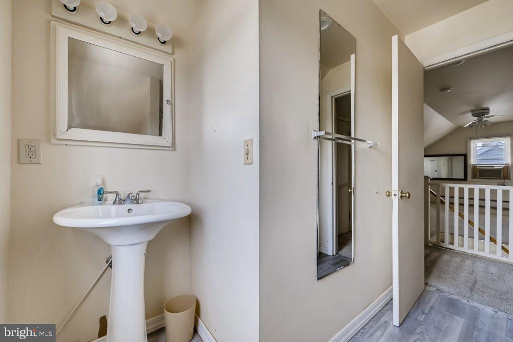 1217 Ten Oaks Road Baltimore, MD 21227 - Photo 20 of 33 BBathroom 3 (3rd fl)
