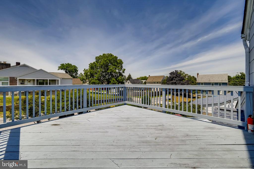 1217 Ten Oaks Road Baltimore, MD 21227 - Photo 27 of 33 2nd fl Deck