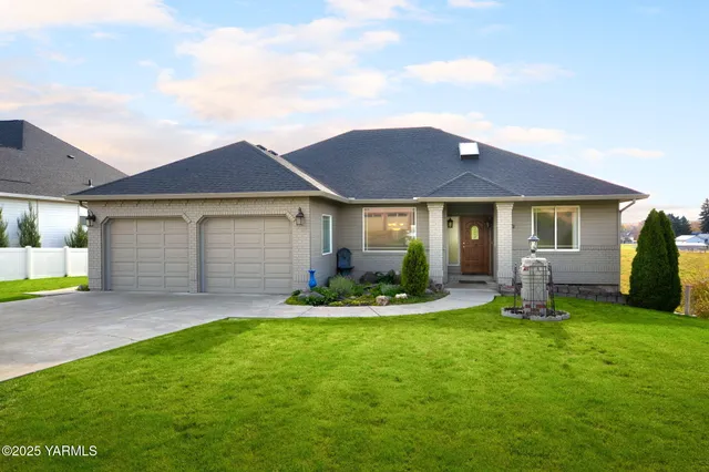 $469,900 | 7516 Meadow Lane, Yakima, WA 98908