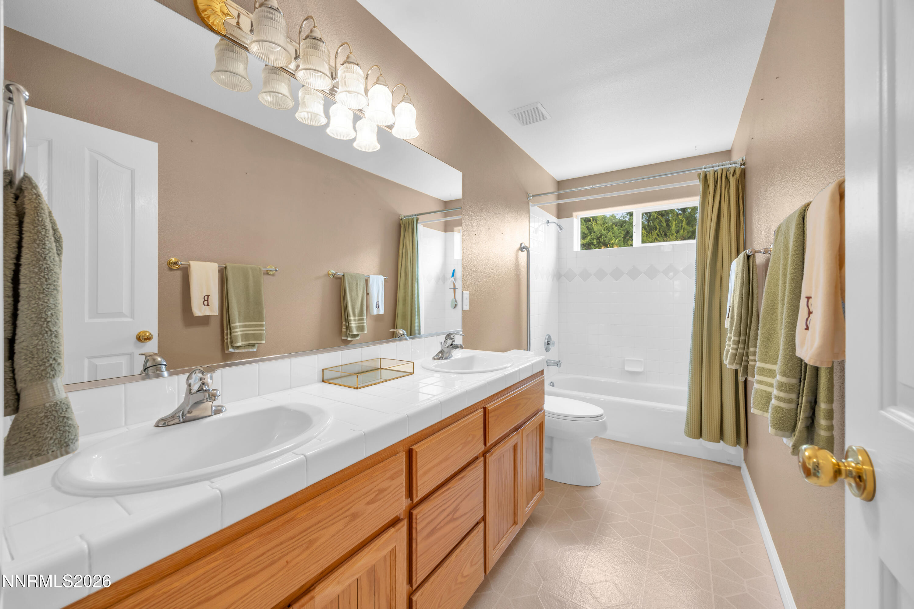 2057 Divot Road Carson City, NV 89701 - Photo 20 of 28 36_img_3393