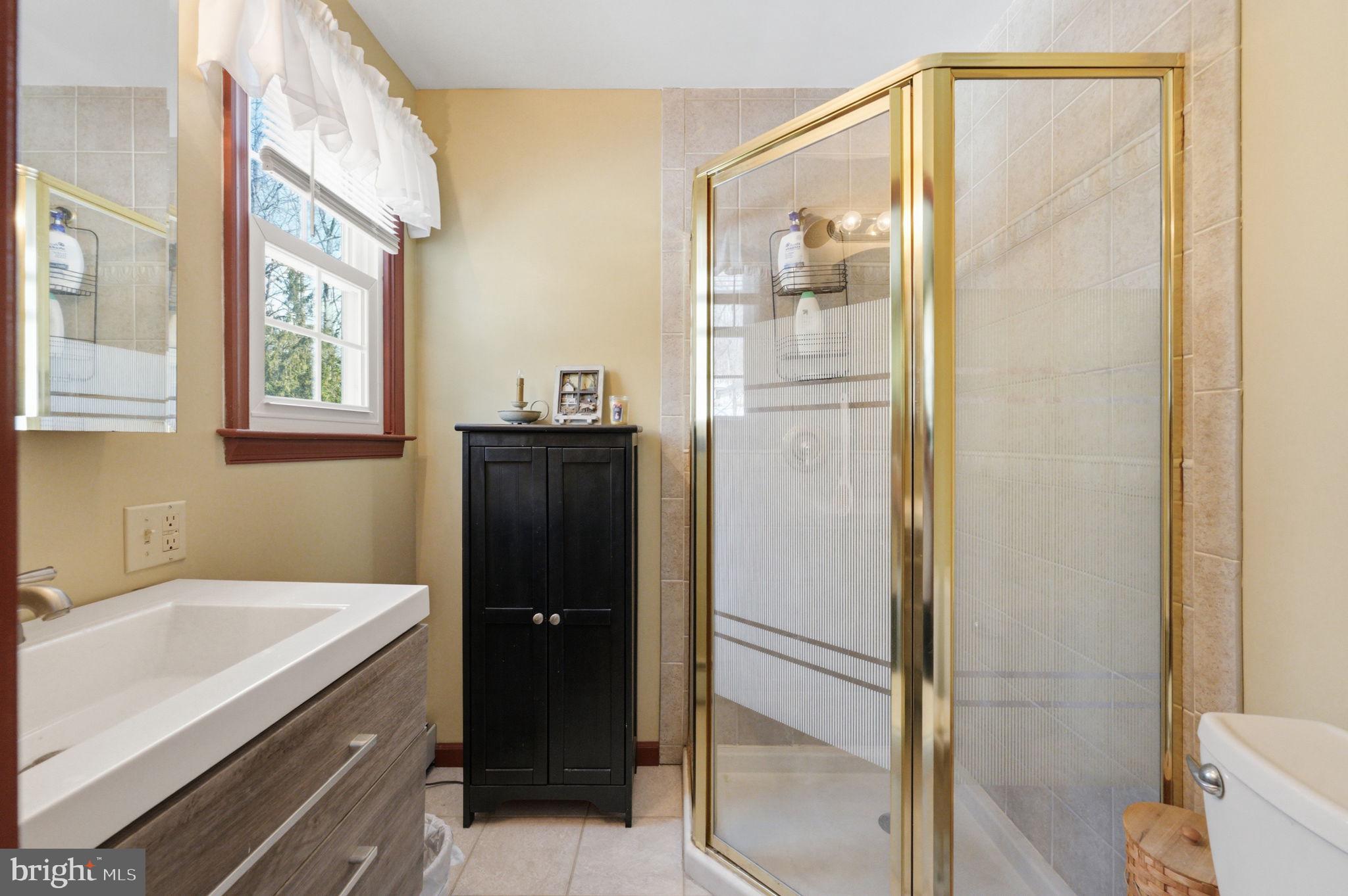1848 Brackenville Road Hockessin, DE 19707 - Photo 20 of 37 a bathroom with a tub and a sink