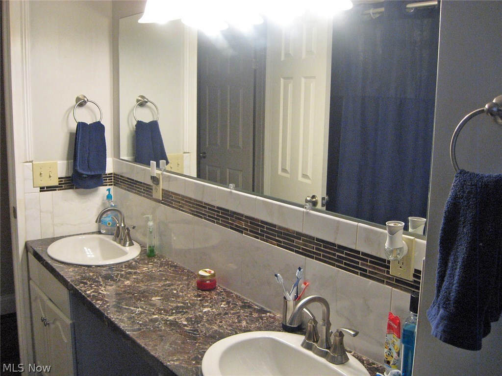 5823 Taylor Road New Franklin, OH 44216 - Photo 10 of 20