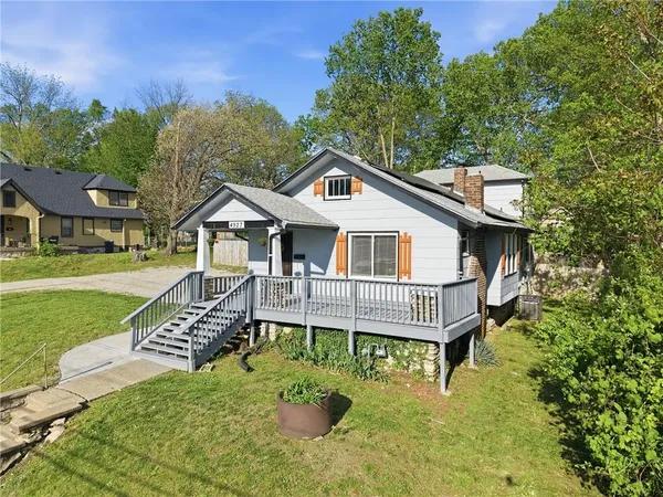 $205,000 | 4927 Woodland Avenue, Kansas City, MO 64110