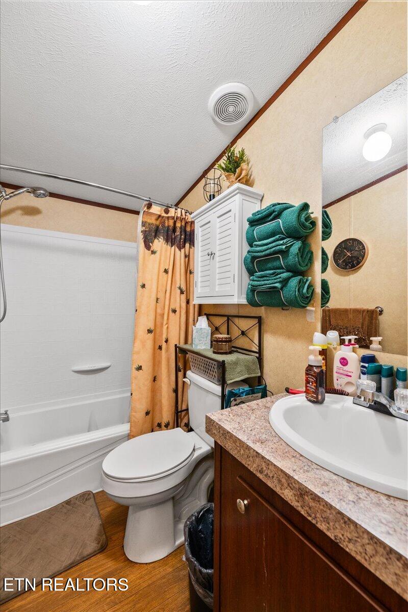 1349 Towe String Road Jacksboro, TN 37757 - Photo 14 of 22 Bathroom 2