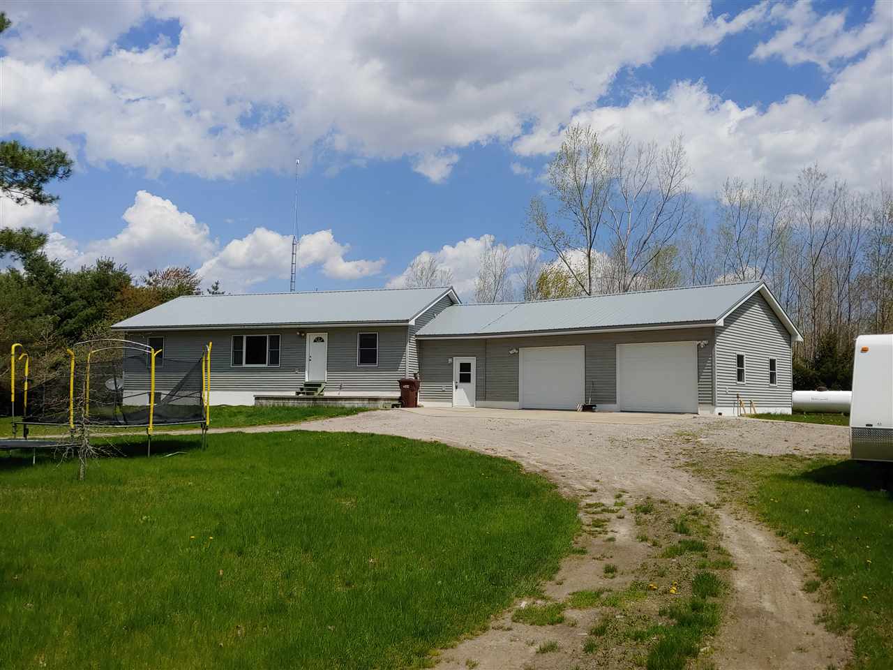 6737 North Garfield Road Bentley, MI 48613 - Photo 1 of 56