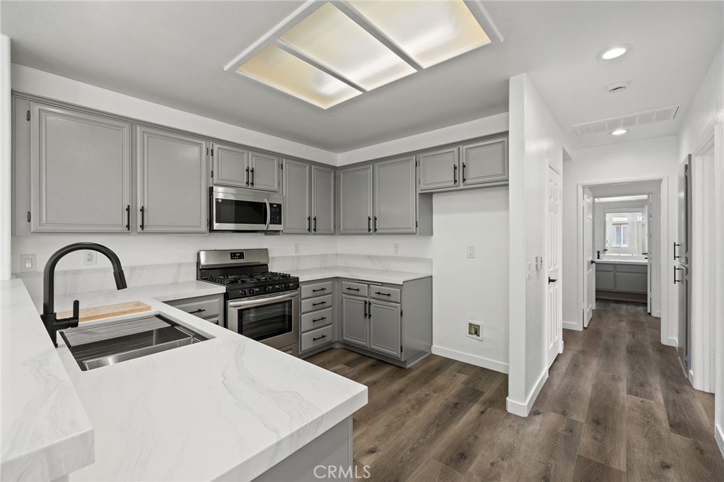 25947 Stafford Canyon Road, Unit G Stevenson Ranch, CA 91381 - Photo 27 of 60