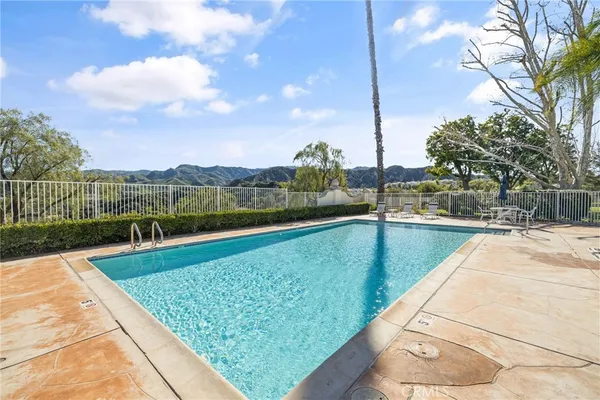 $540,000 | 25947 Stafford Canyon Road, Unit G, Stevenson Ranch, CA 91381