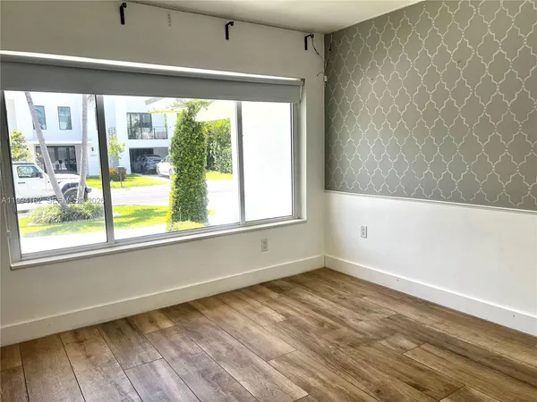 $15,900 | 3551 East Glencoe Street, Miami, FL 33133