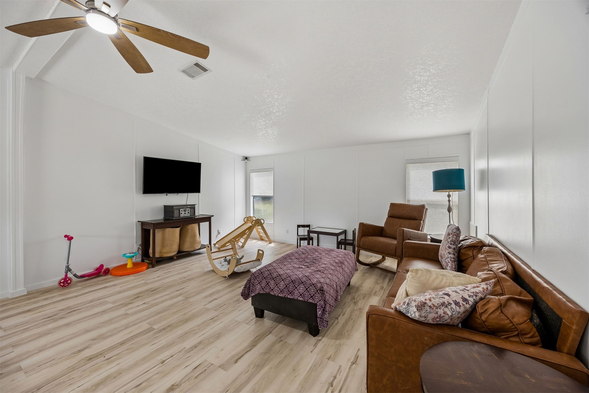 85356 Ashley Avenue Yulee, FL 32097 - Photo 8 of 37 Living Room