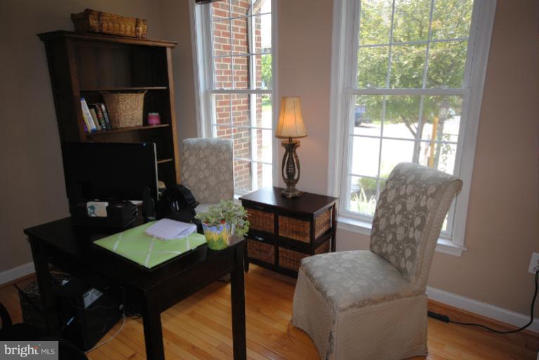 20334 Cliftons Point Street Sterling, VA 20165 - Photo 8 of 30 a living room with furniture and a window