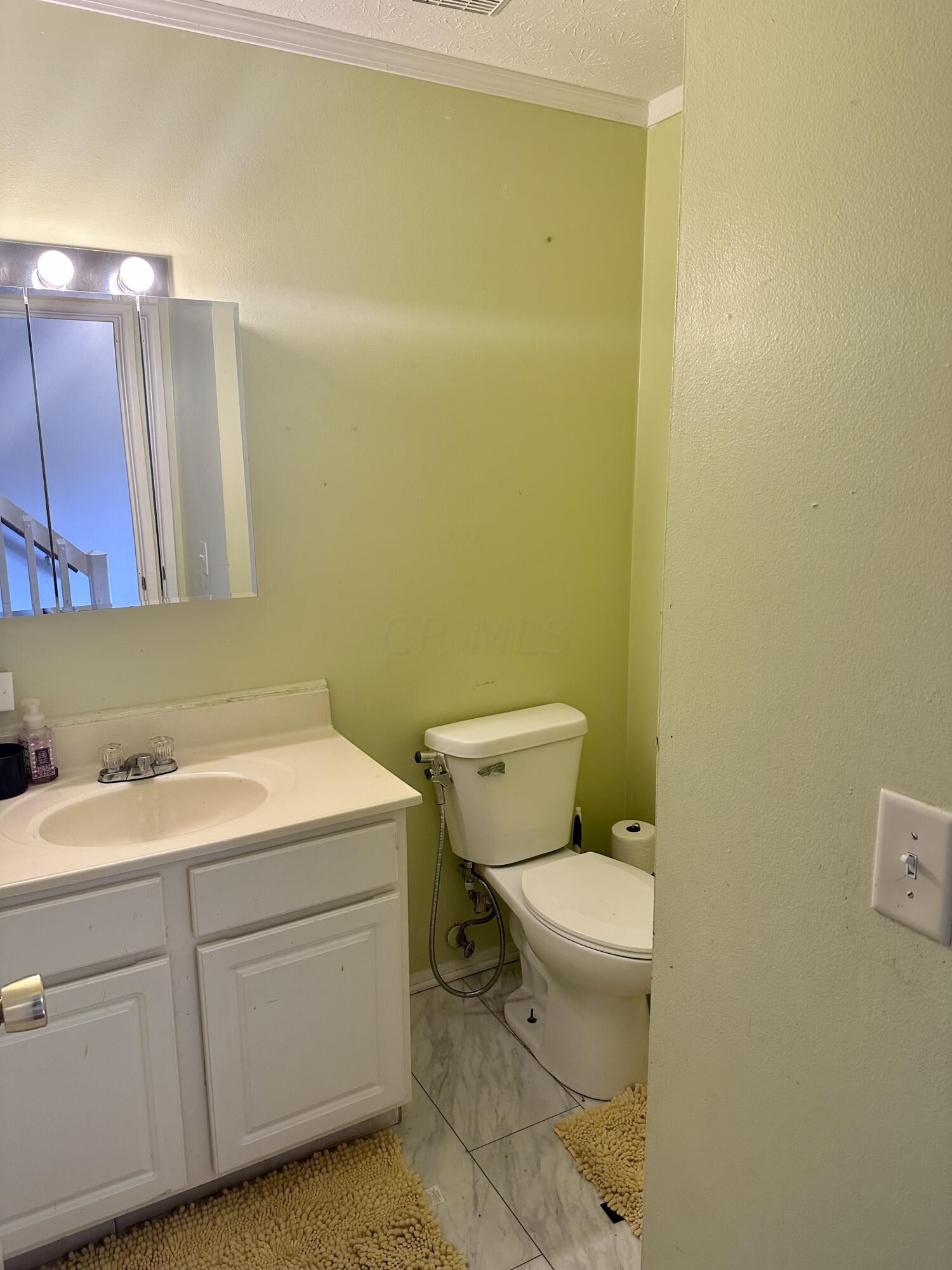 405 Shell Court East Columbus, OH 43213 - Photo 2 of 13 IMG_5013