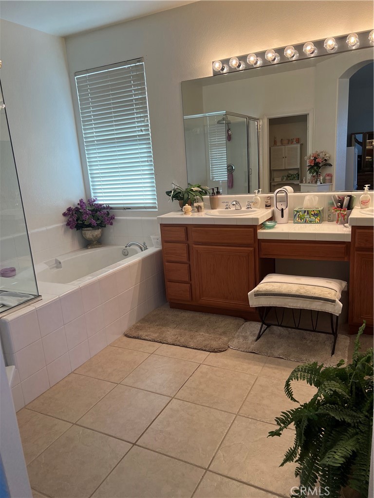 31458 Inverness Court Temecula, CA 92591 - Photo 21 of 33 a bathroom with a sink a vanity and mirror