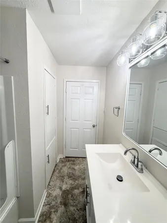 $1,350 | 824 South Anderson Street, Angleton, TX 77515