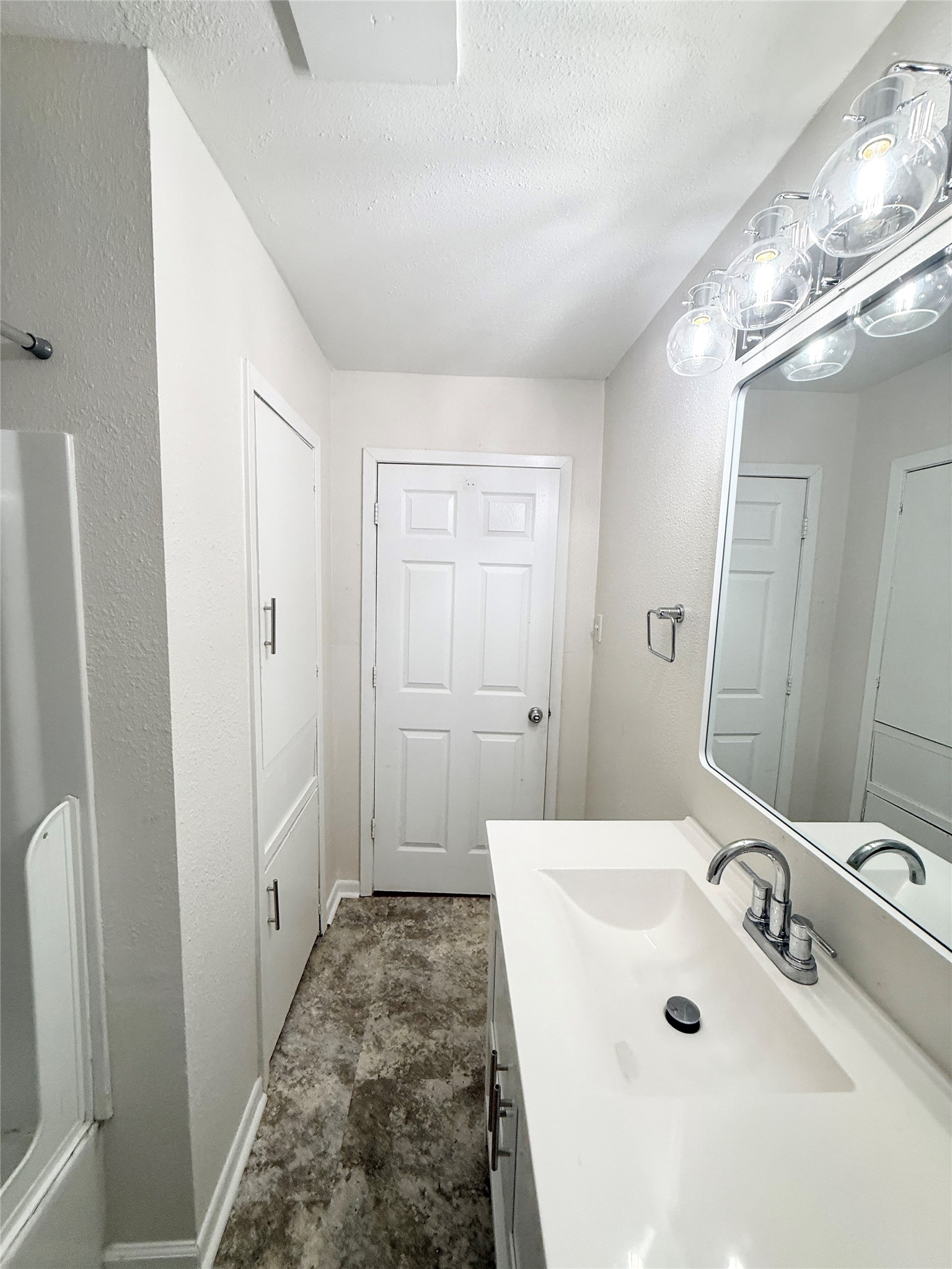 824 South Anderson Street Angleton, TX 77515 - Photo 13 of 17