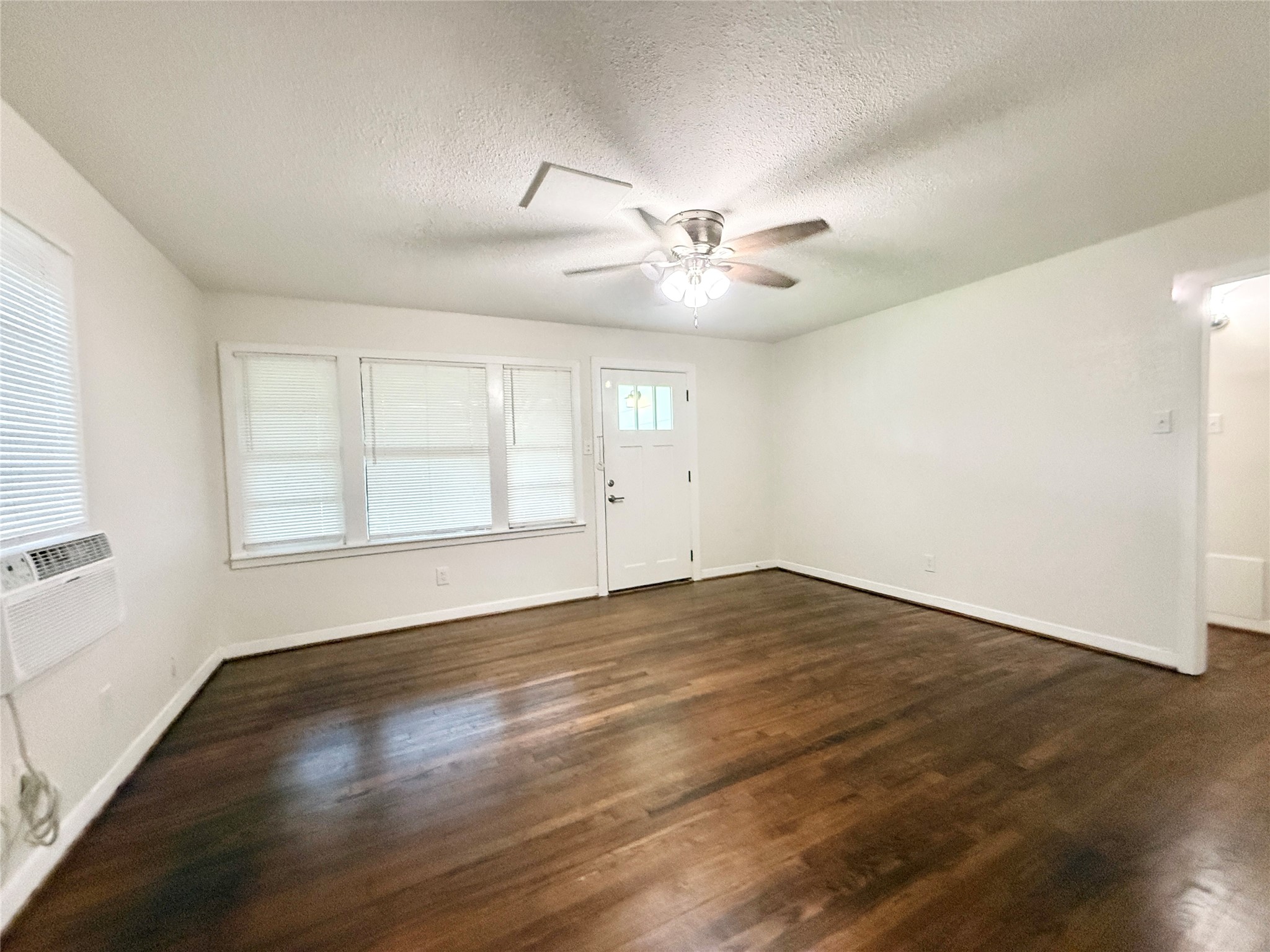 824 South Anderson Street Angleton, TX 77515 - Photo 2 of 17