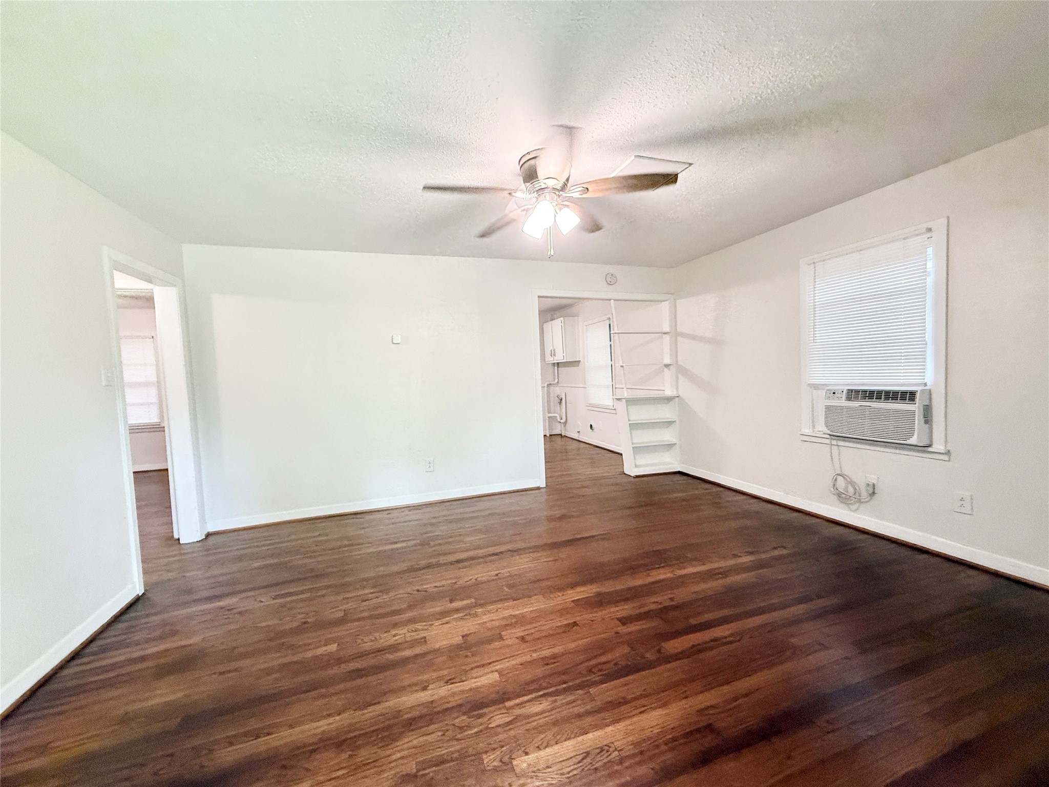 824 South Anderson Street Angleton, TX 77515 - Photo 4 of 17