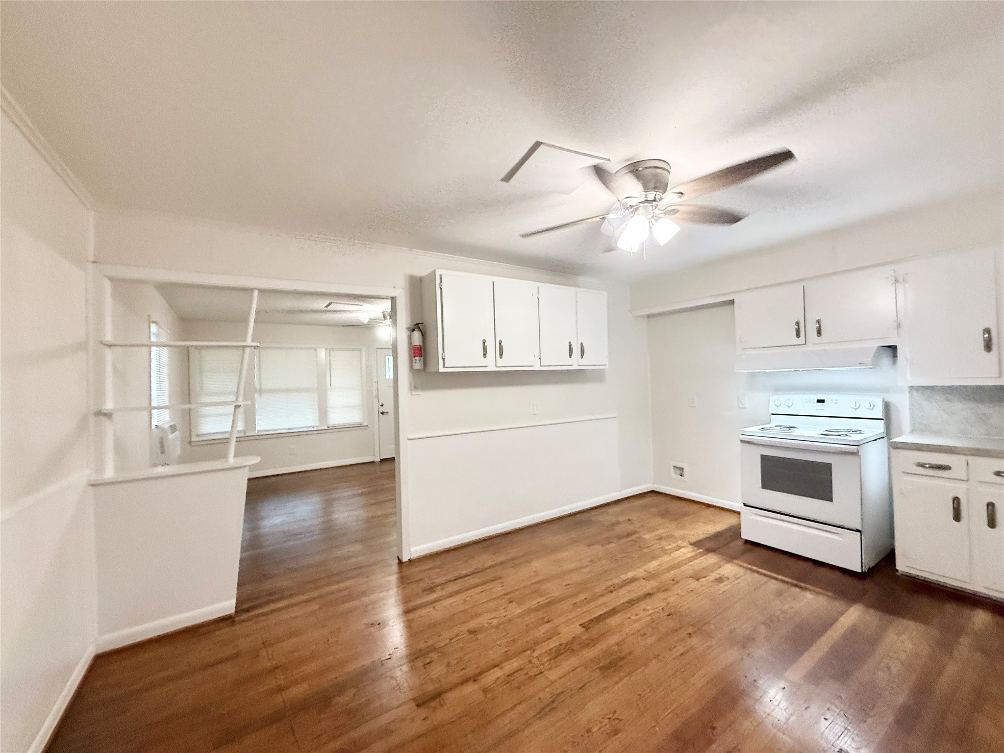 824 South Anderson Street Angleton, TX 77515 - Photo 7 of 17