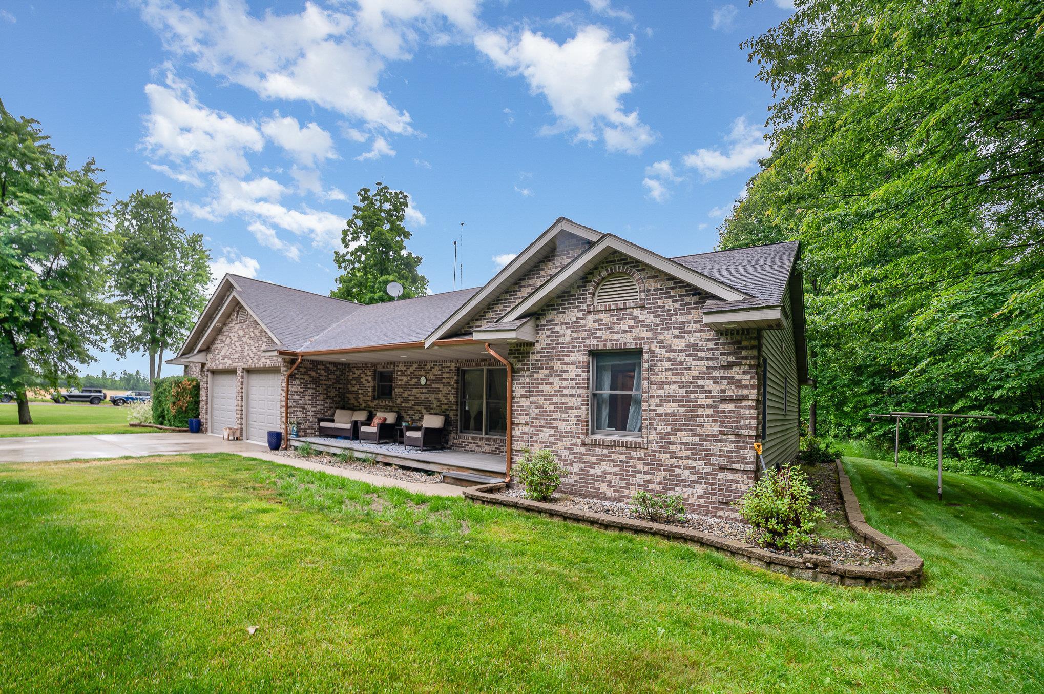 6242 North Geneva Road Coleman, MI 48618 - Photo 2 of 35