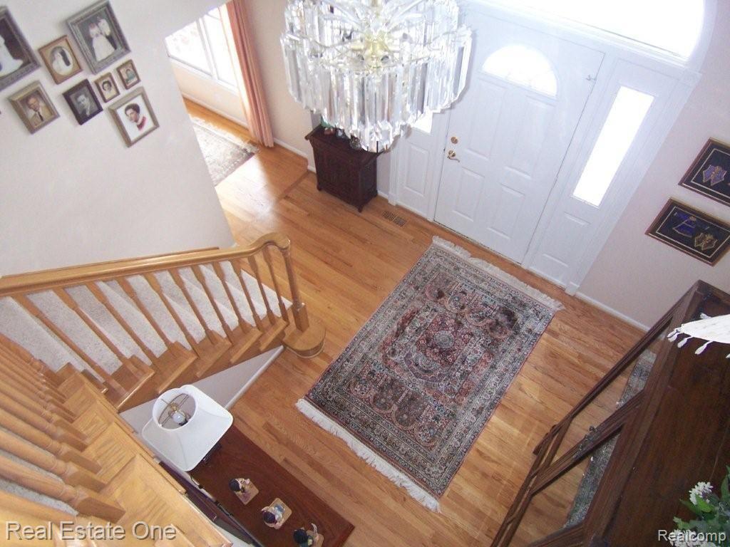 7635 Hunters Pointe Brighton, MI 48116 - Photo 4 of 25 Foyer