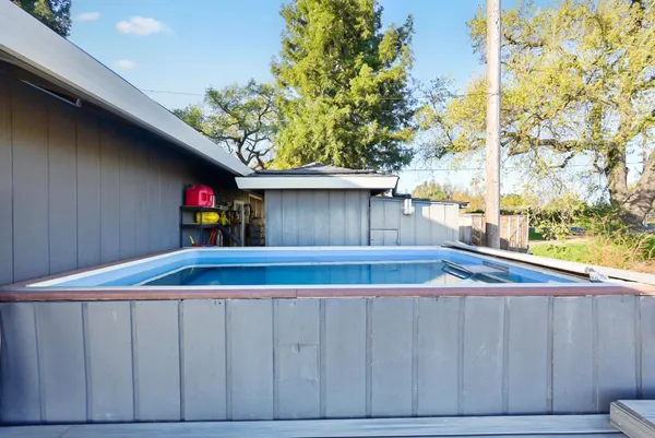 a view of a yard with a tree
