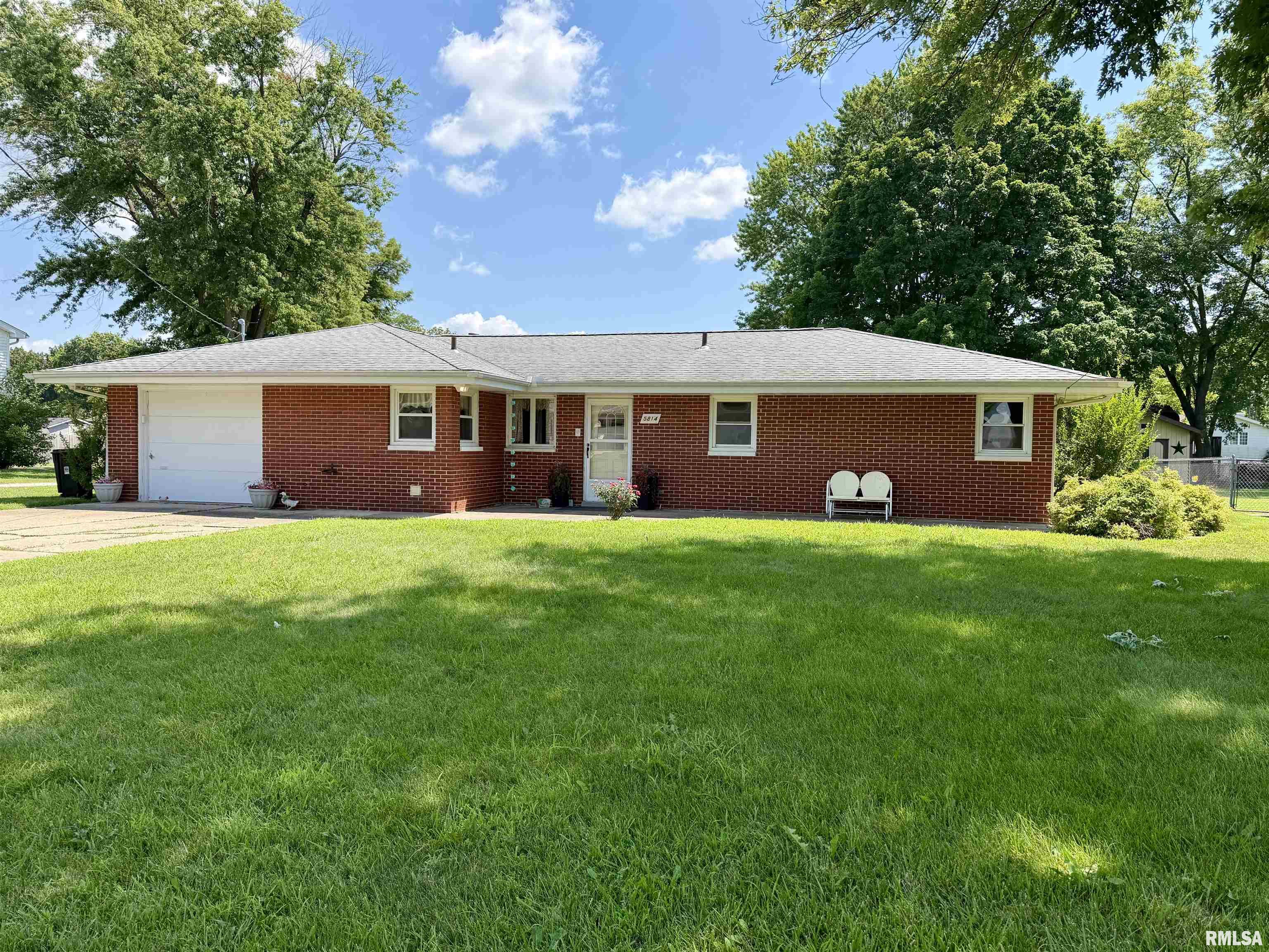 5814 West Fairview Road Peoria, IL 61607 - Photo 1 of 1