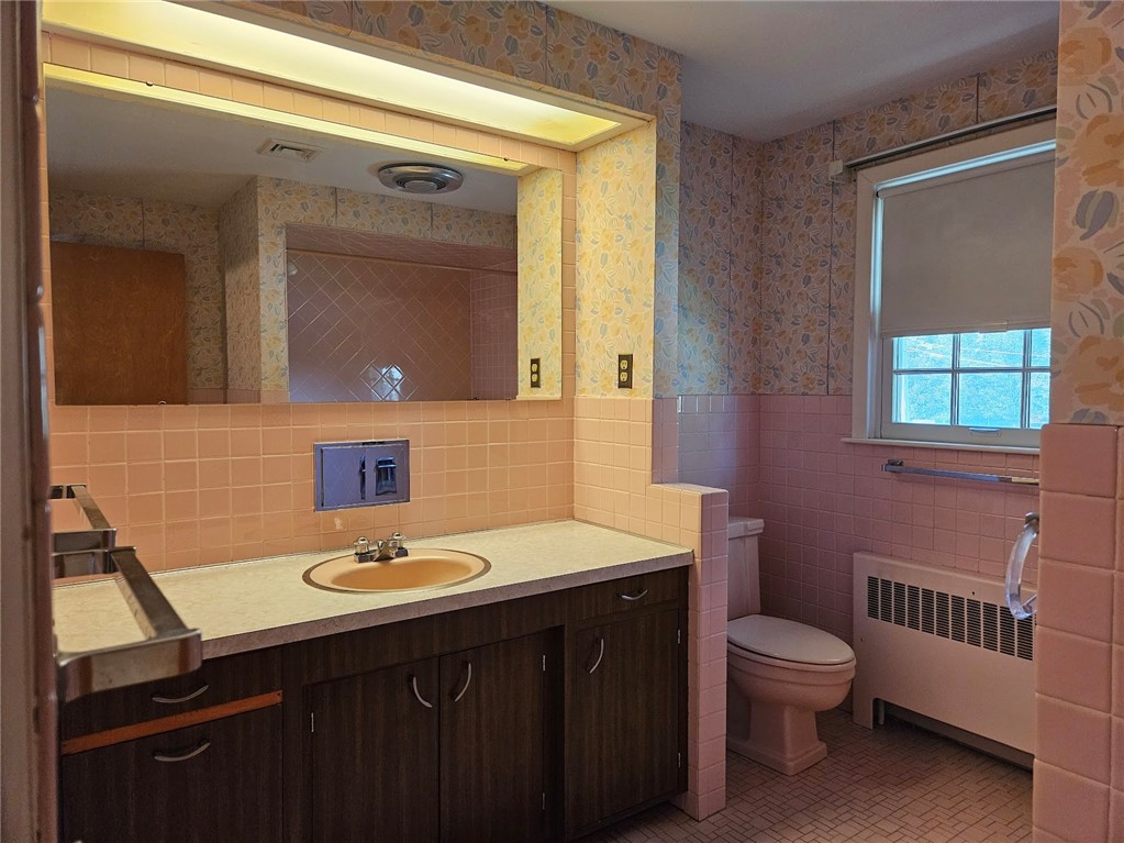 74 West Blue Ridge Road Cranston, RI 02920 - Photo 27 of 37 Main Bath/Shower/Tub