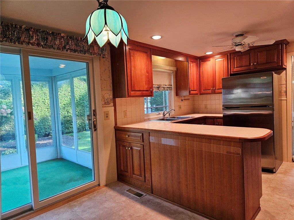 74 West Blue Ridge Road Cranston, RI 02920 - Photo 6 of 37 Gallery Image 6