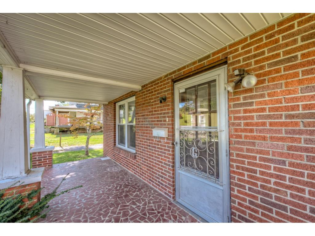 116 Maple Street Glade Spring, VA 24340 - Photo 4 of 19 Photo 4