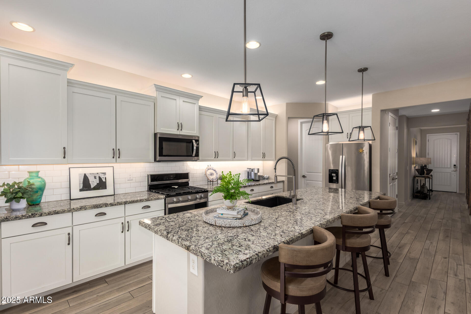 2445 East Beverly Road Phoenix, AZ 85042 - Photo 13 of 60 14 - Beverly