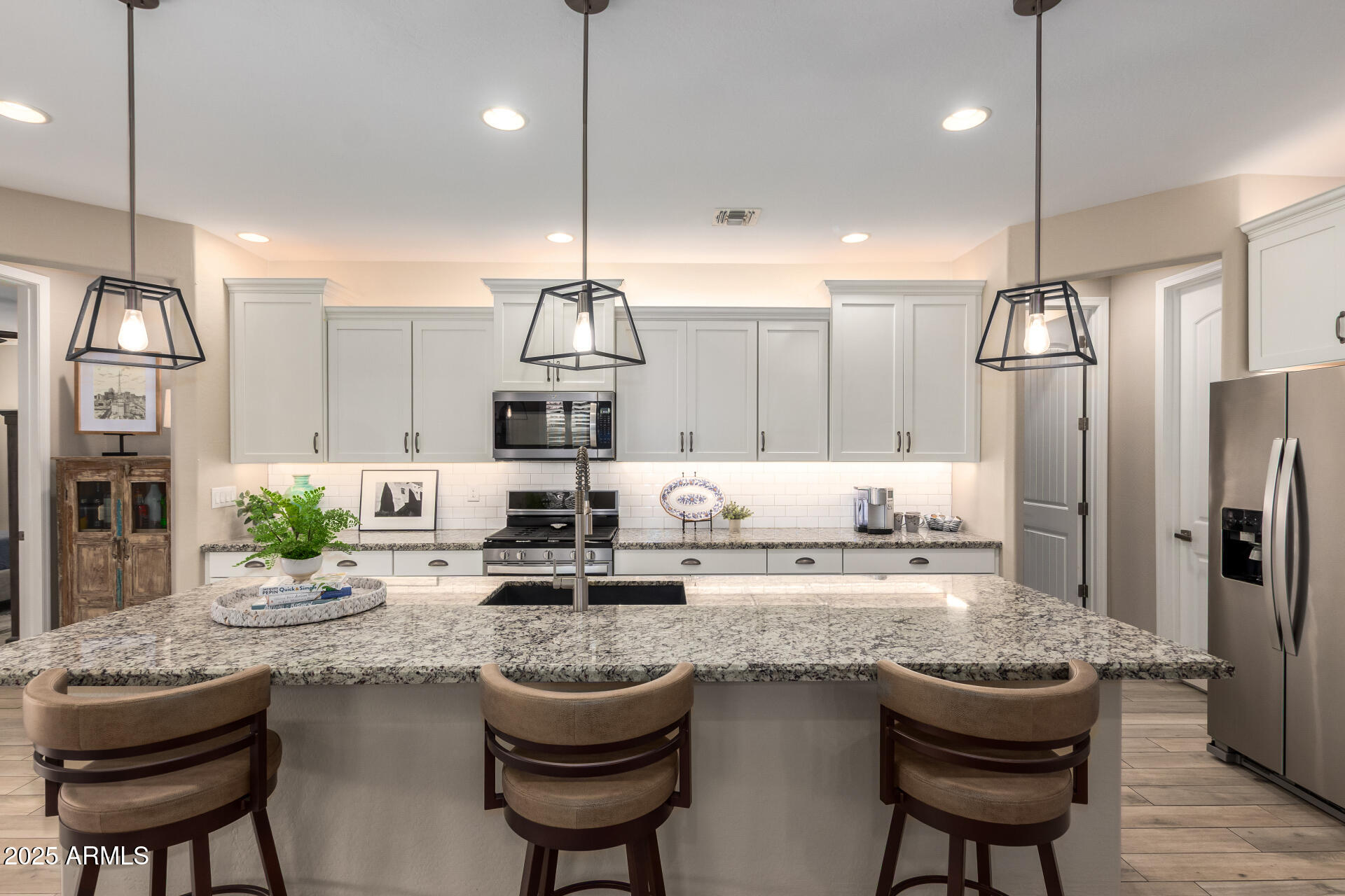 2445 East Beverly Road Phoenix, AZ 85042 - Photo 14 of 60 13 - Beverly