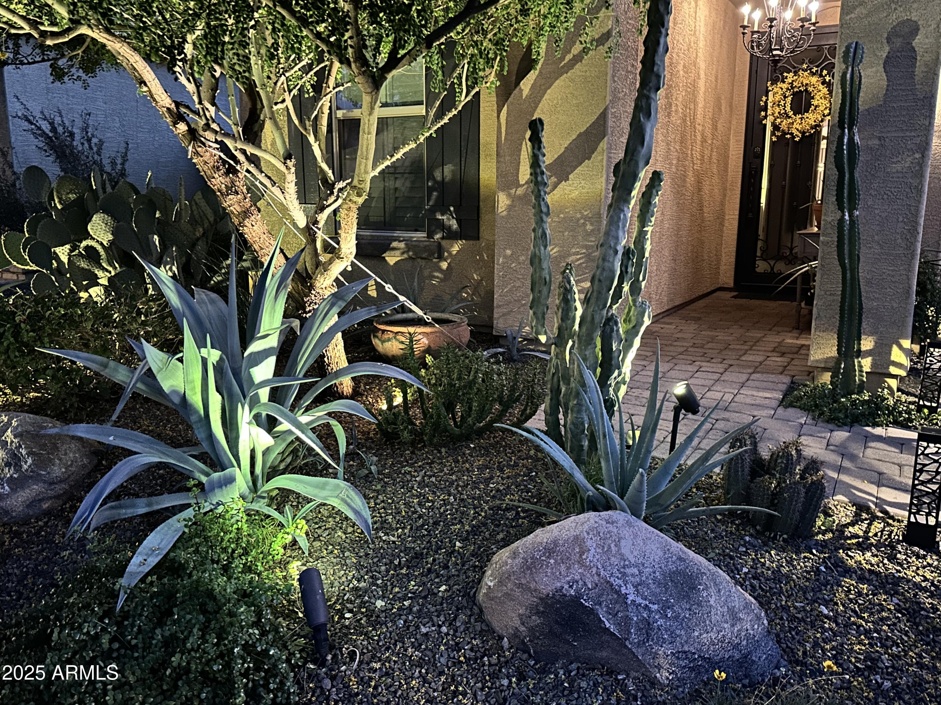 2445 East Beverly Road Phoenix, AZ 85042 - Photo 2 of 60 IMG_1011