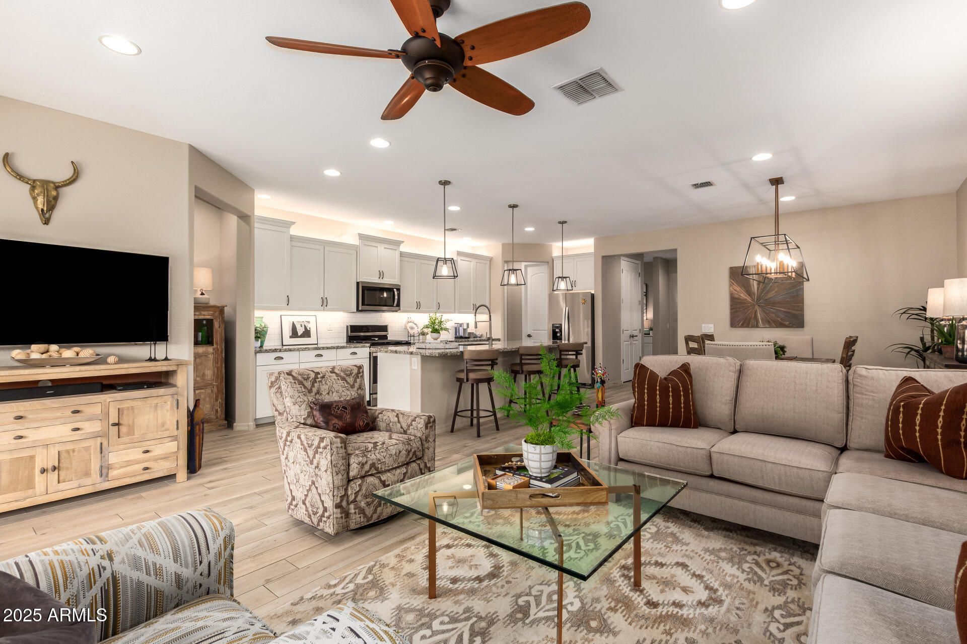 2445 East Beverly Road Phoenix, AZ 85042 - Photo 9 of 60 10 - Beverly