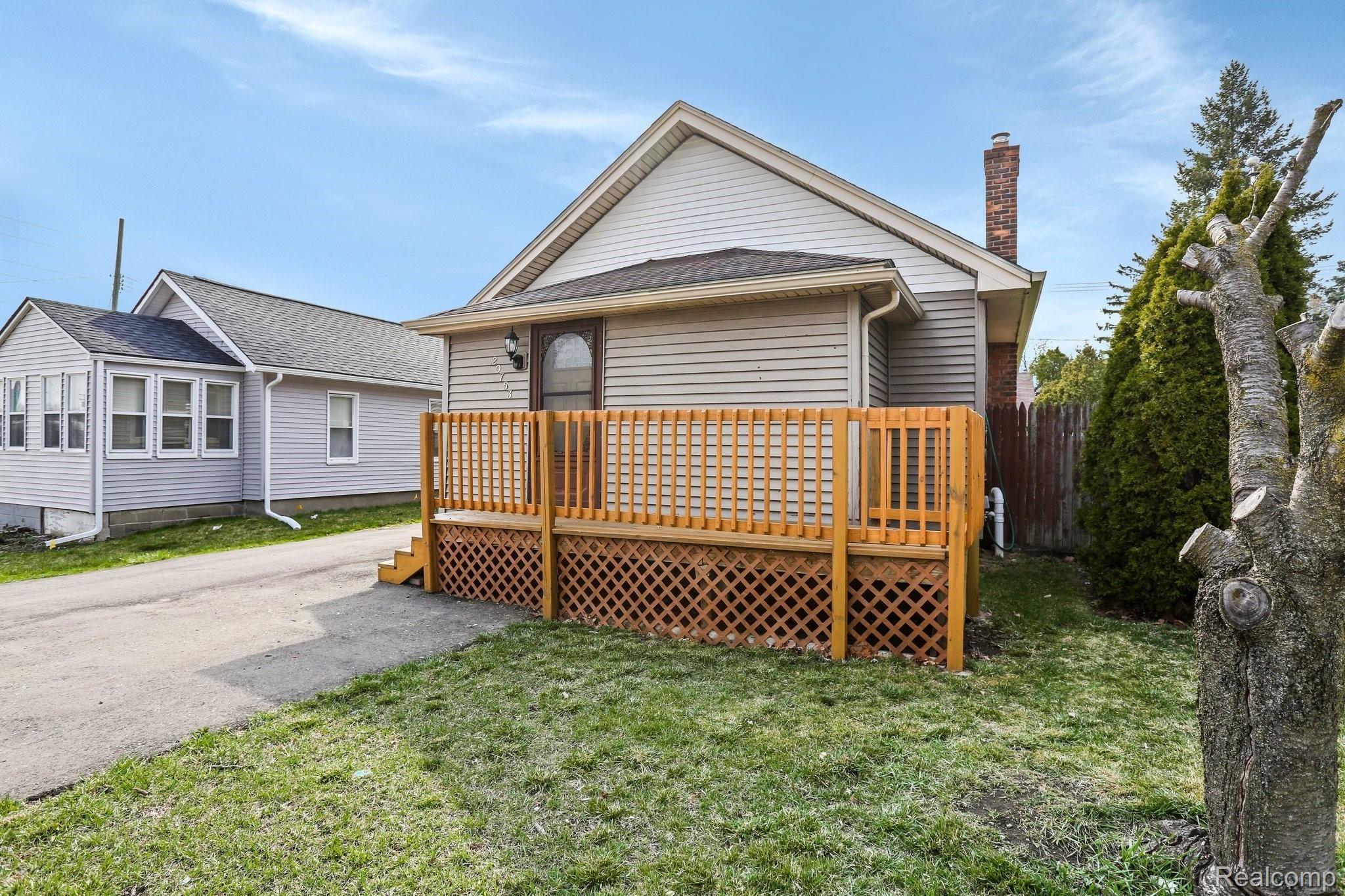 20753 Inkster Road Farmington, MI 48336 - Photo 8 of 25 8- Front 2.jpg