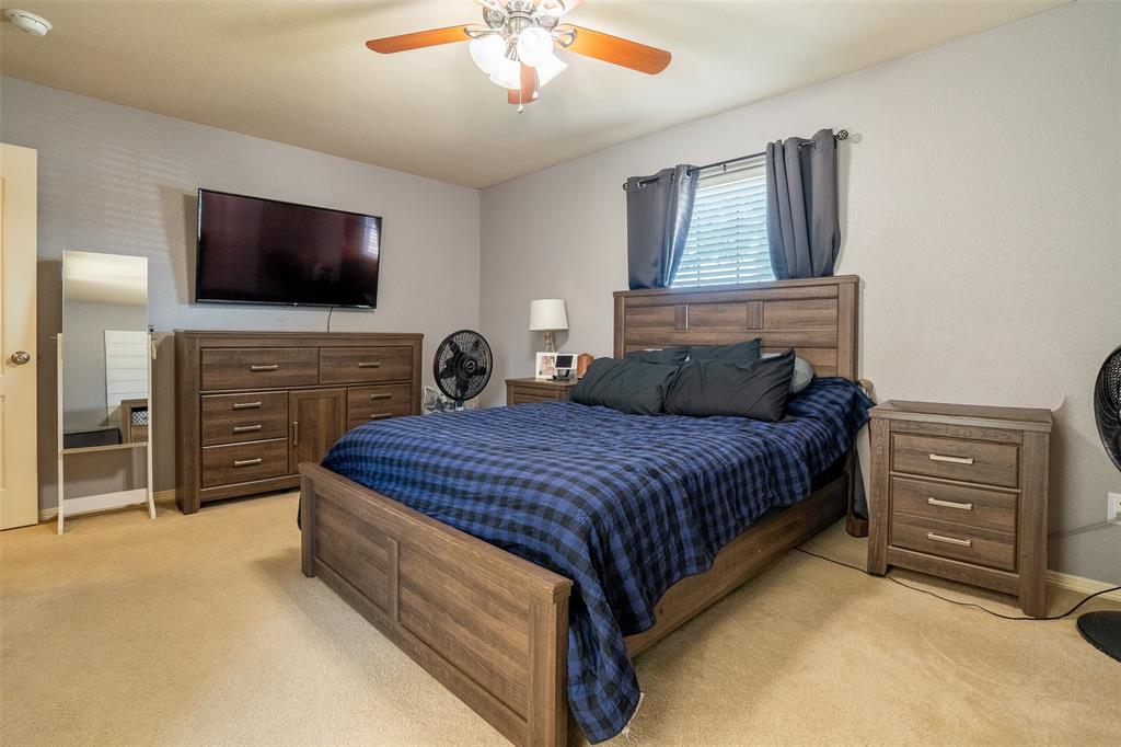 424 Northeast Murphy Road Burleson, TX 76028 - Photo 4 of 24