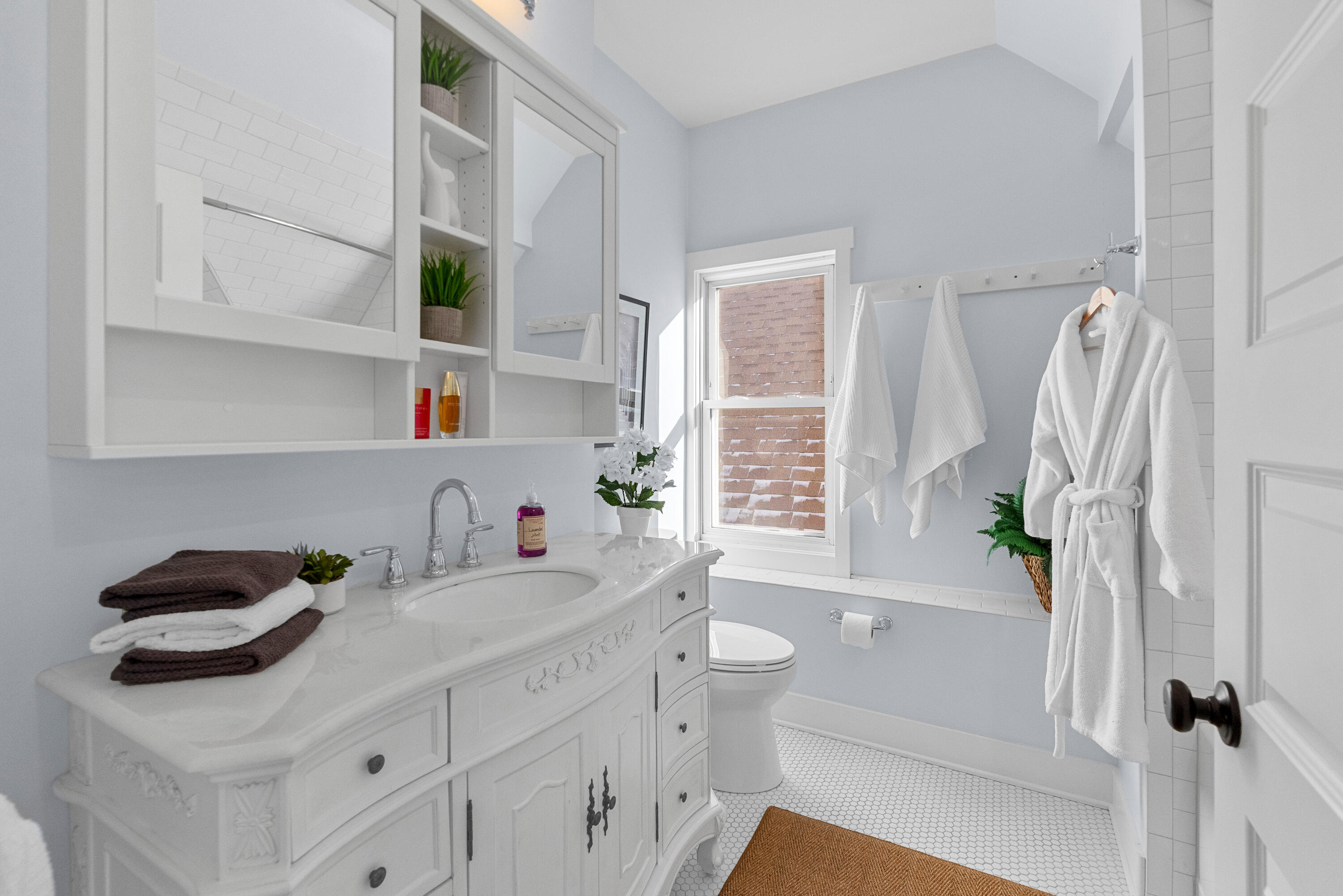 1926 East Bennett Avenue Milwaukee, WI 53207 - Photo 18 of 56 Primary Bath