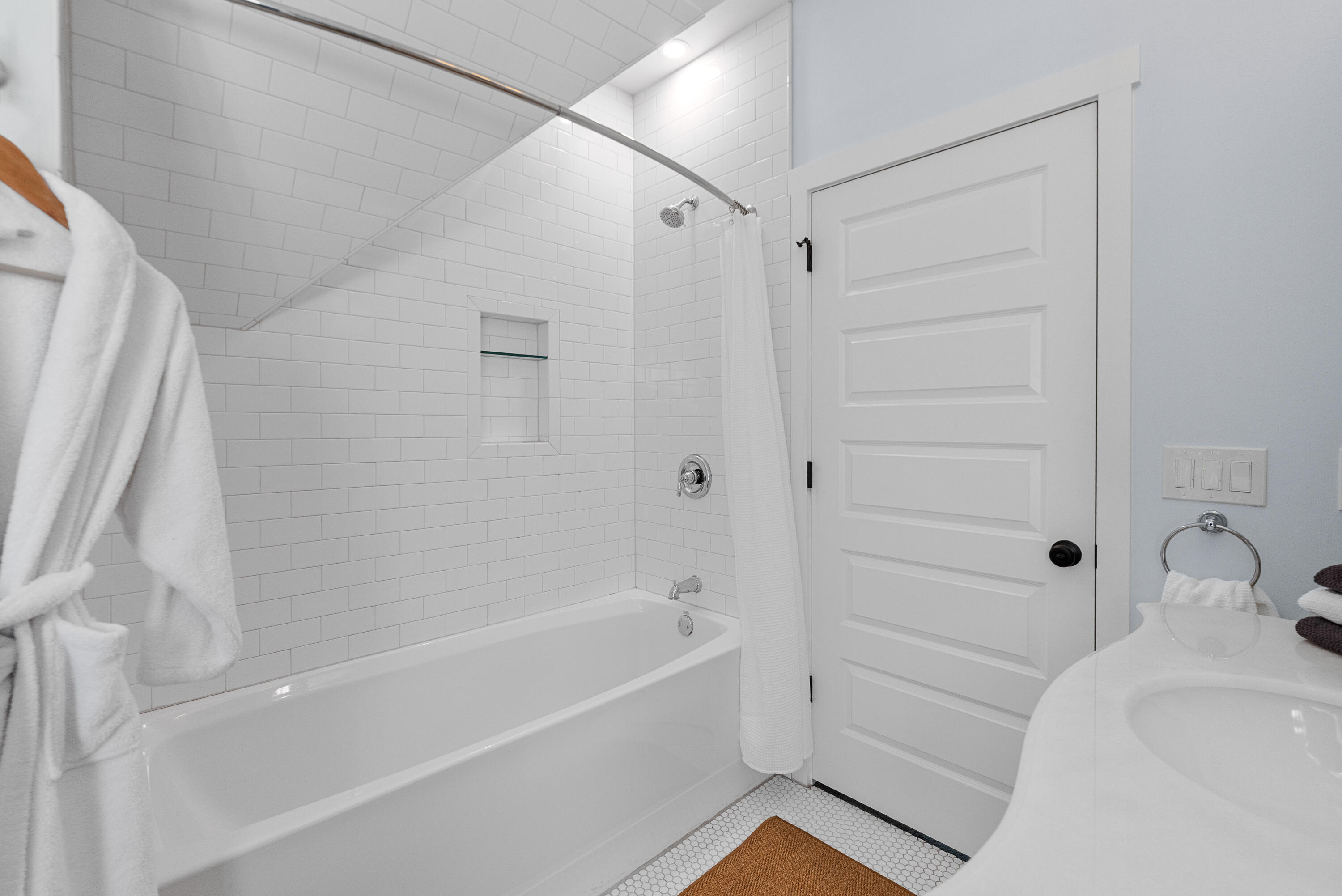 1926 East Bennett Avenue Milwaukee, WI 53207 - Photo 19 of 56 Shower Over Tub