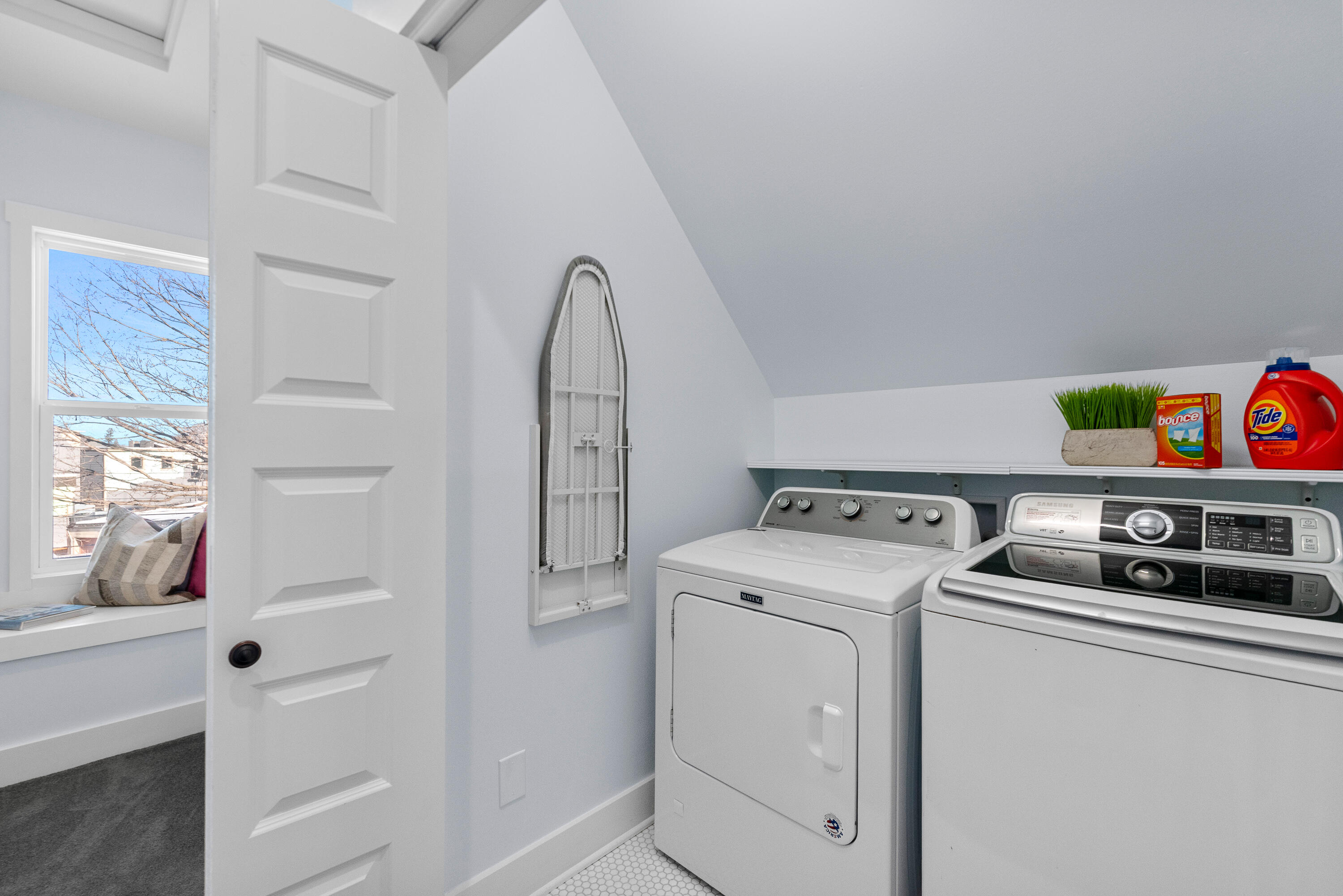 1926 East Bennett Avenue Milwaukee, WI 53207 - Photo 26 of 56 2nd Floor Laundry