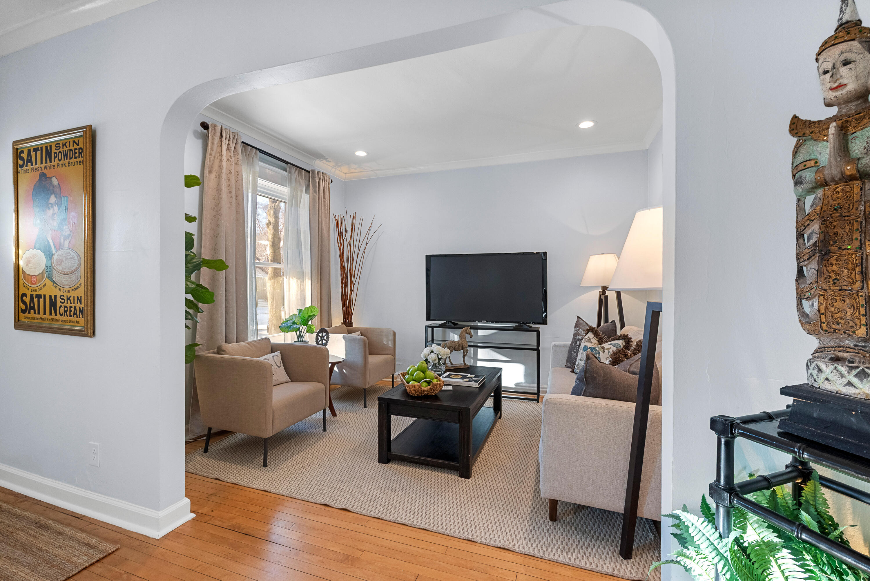 1926 East Bennett Avenue Milwaukee, WI 53207 - Photo 3 of 56 Gracious Archways