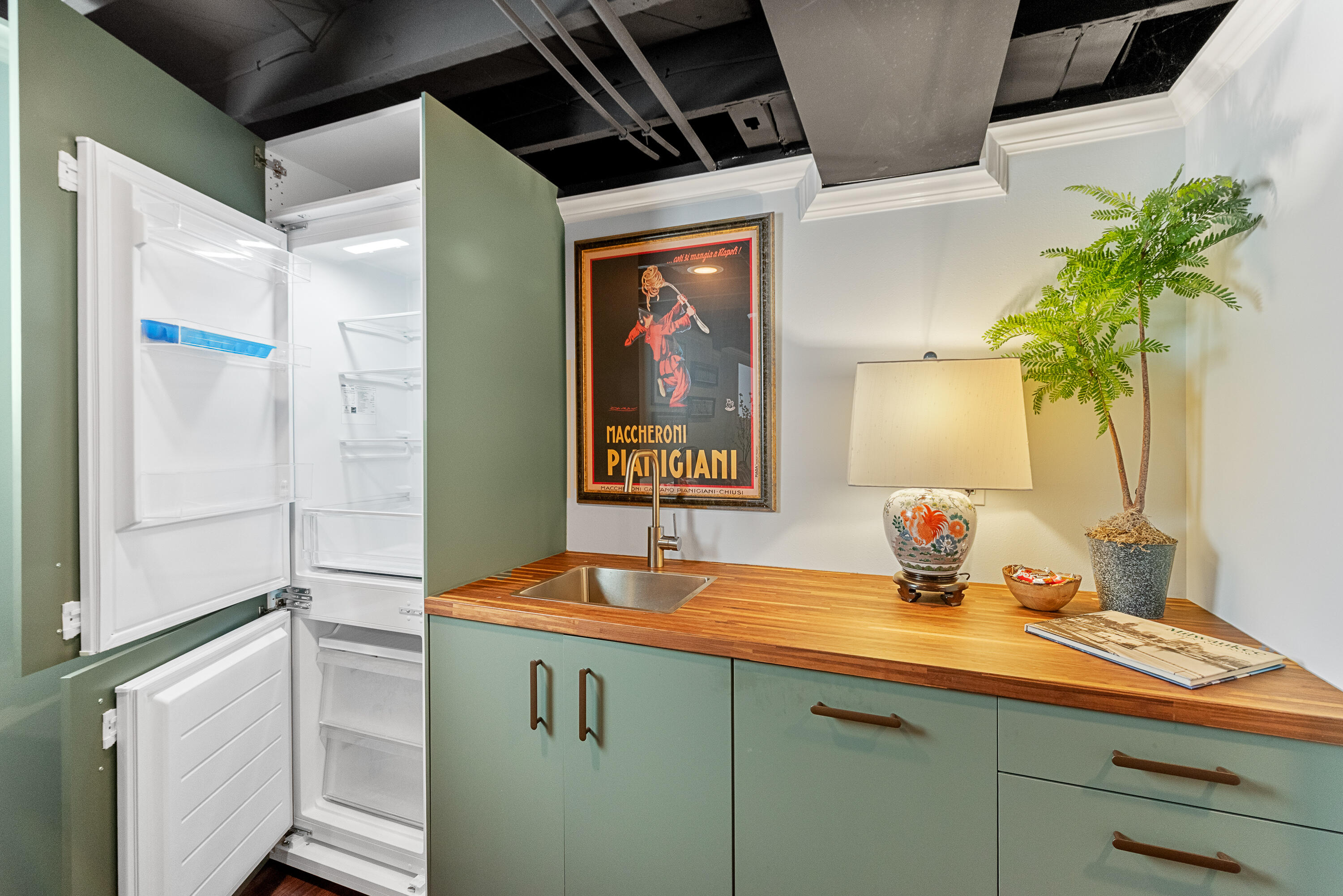 1926 East Bennett Avenue Milwaukee, WI 53207 - Photo 34 of 56 Wet Bar w/Refrigerator