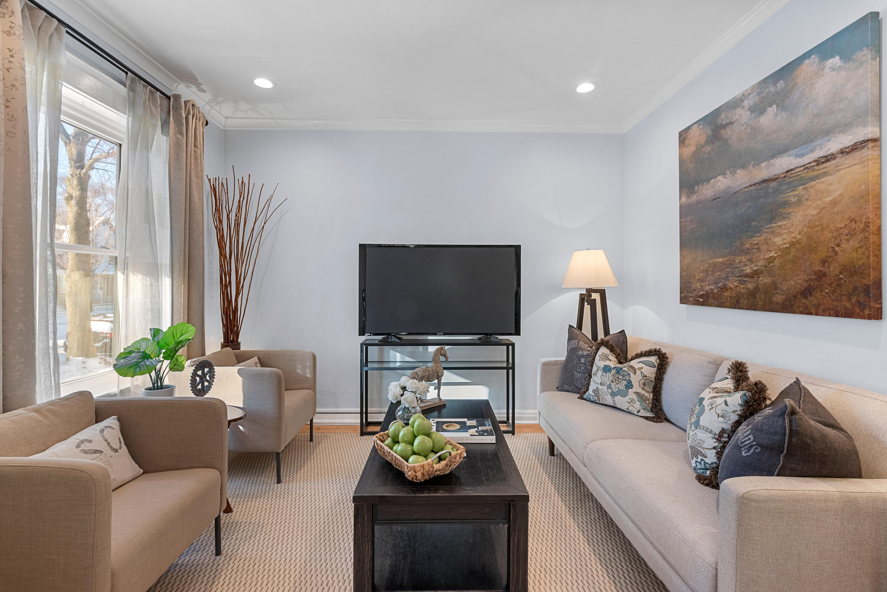 1926 East Bennett Avenue Milwaukee, WI 53207 - Photo 4 of 56 Living Room