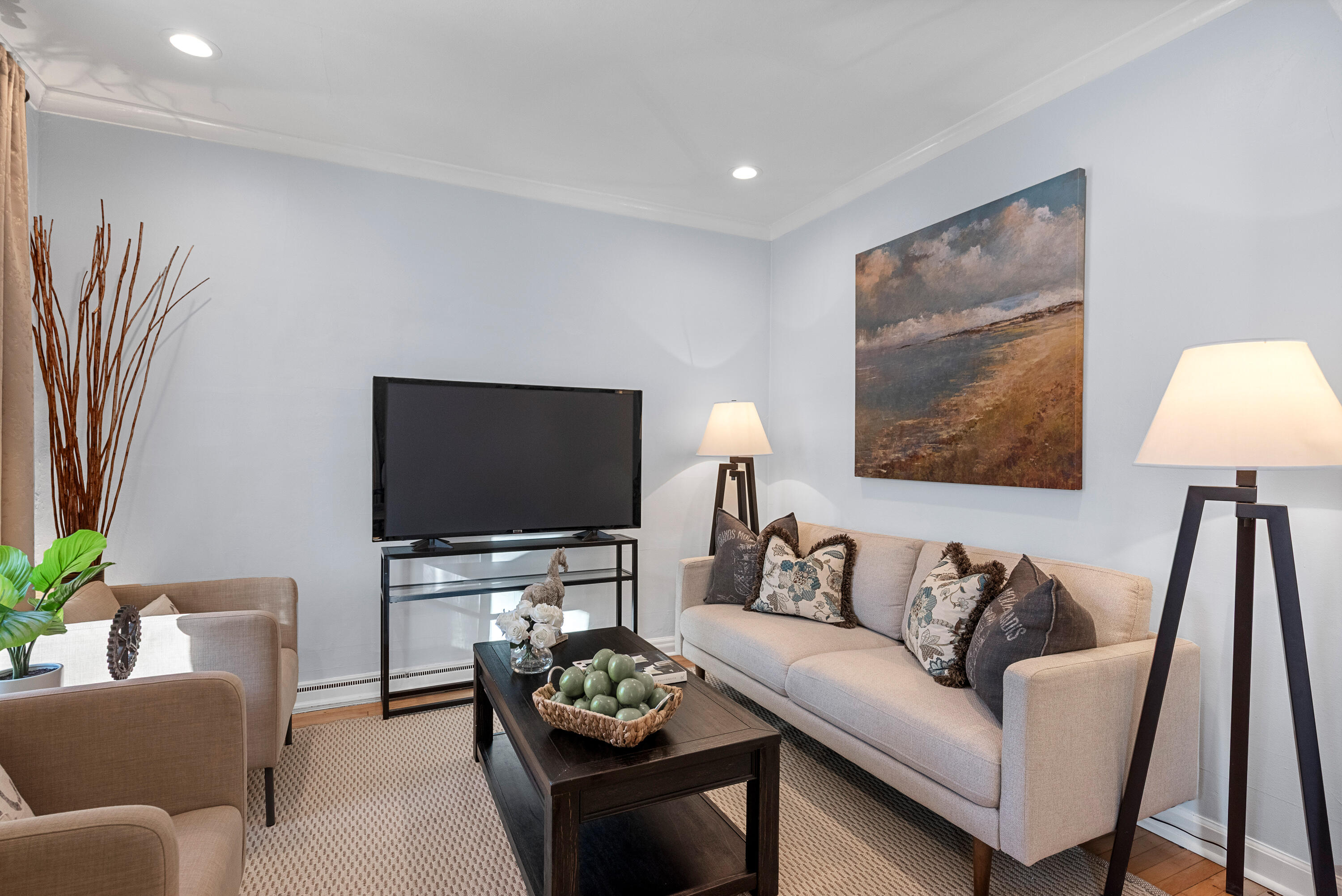 1926 East Bennett Avenue Milwaukee, WI 53207 - Photo 6 of 56 Crown Molding