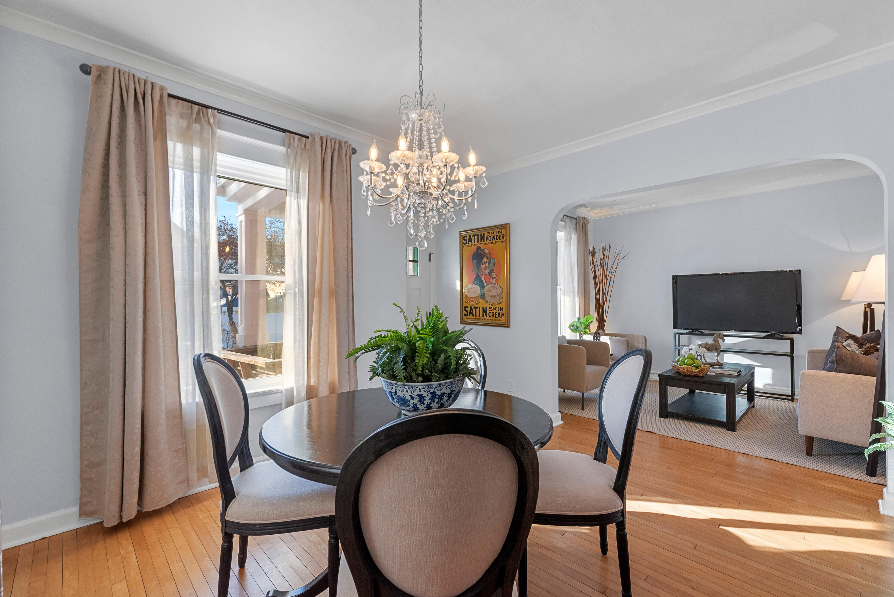 1926 East Bennett Avenue Milwaukee, WI 53207 - Photo 8 of 56 Beautiful Southern Light!