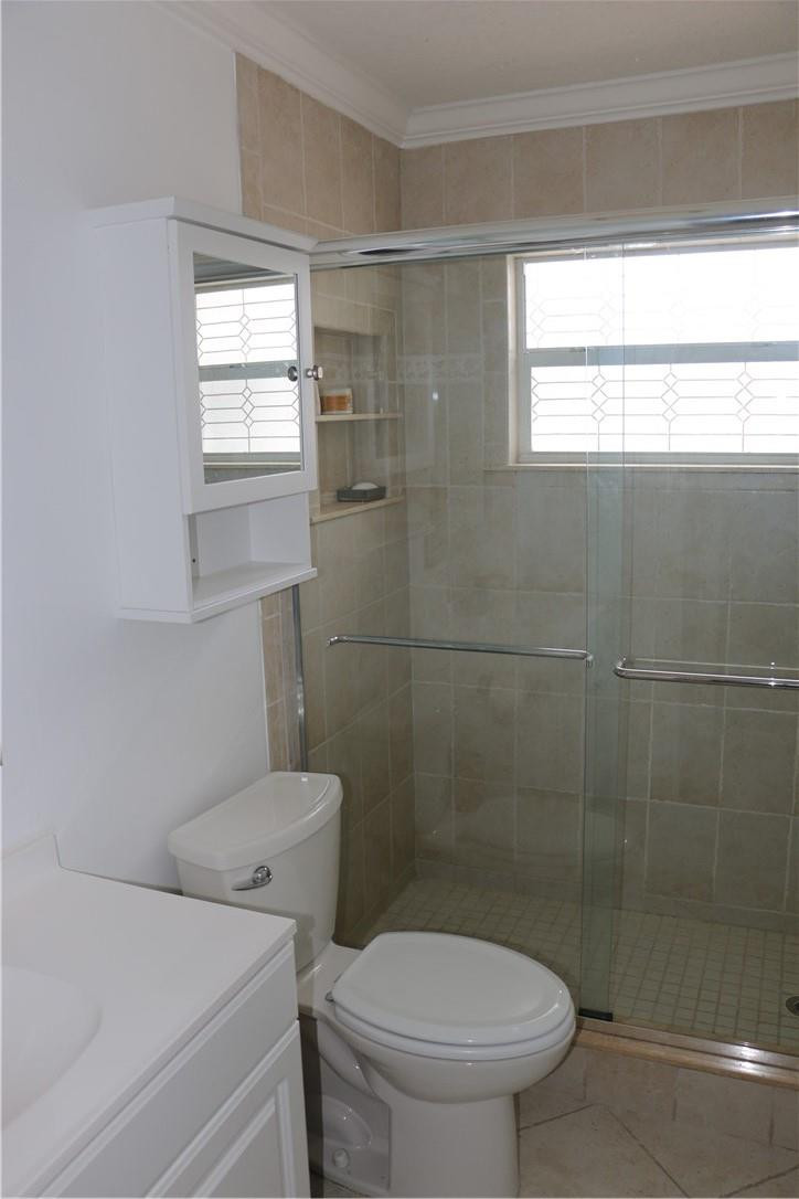 560 Northwest 12th Avenue Boca Raton, FL 33486 - Photo 17 of 33 Guest bath